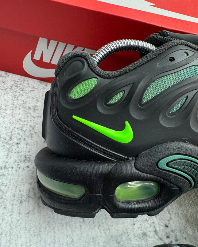 Nike Air Max Plus Drift - Black Volt
