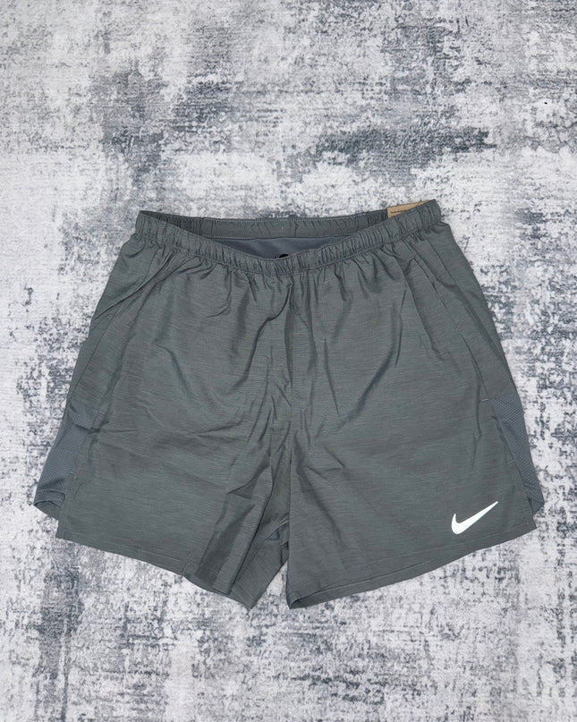 Nike Challenger 5inch Shorts - Grey
