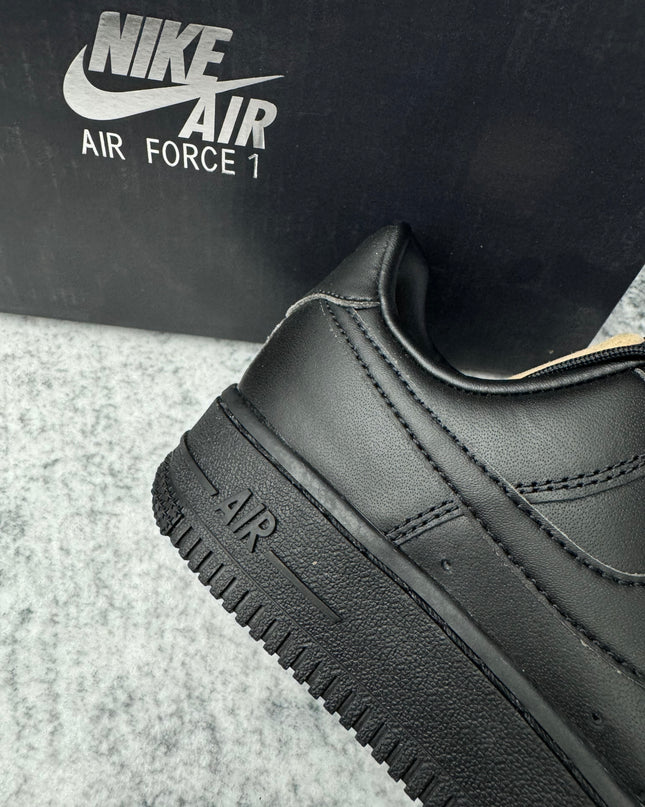 Nike Air Force 1 - Black