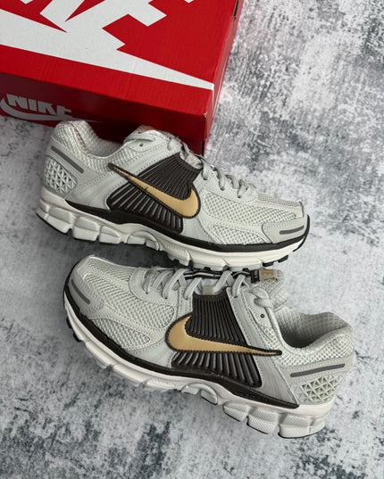 Nike Zoom Vomero 5 - Light Bone Sesame