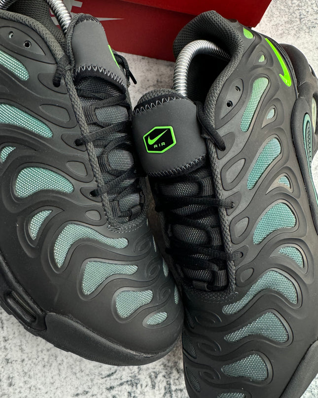 Nike Air Max Plus Drift - Black Volt