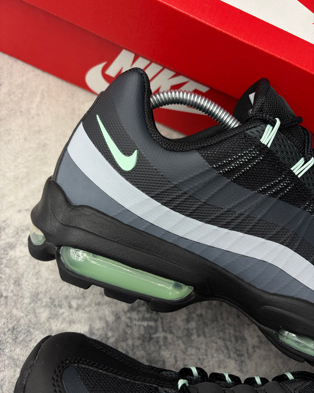 Nike Air Max 95 Ultra - Black/Mint