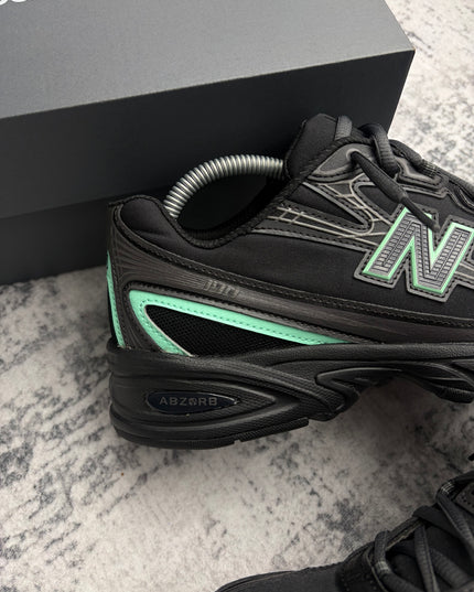 New Balance 740 - Black/Turquoise