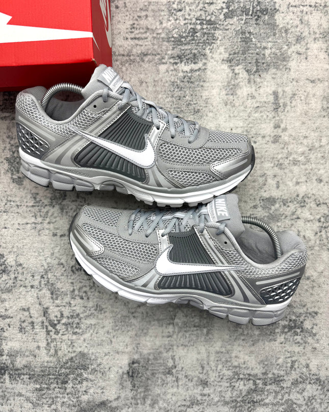 Nike Zoom Vomero 5 - Wolf Grey