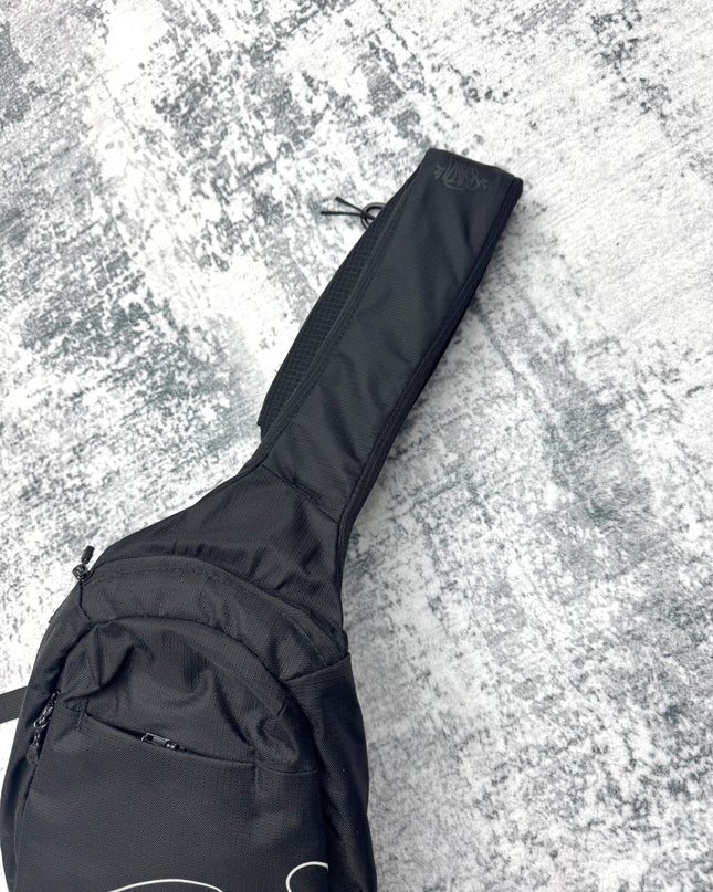 Syna World Sling Bag - Black