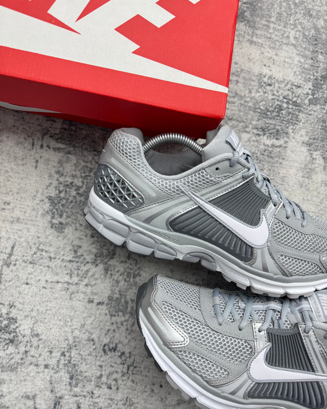 Nike Zoom Vomero 5 - Wolf Grey