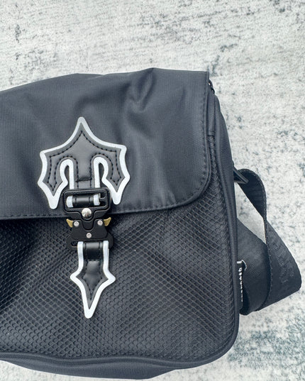 Trapstar Reflective Messenger Bag - Black