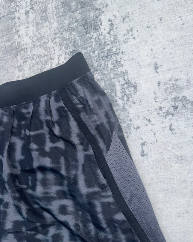 Under Armour Launch Printed Shorts - Black